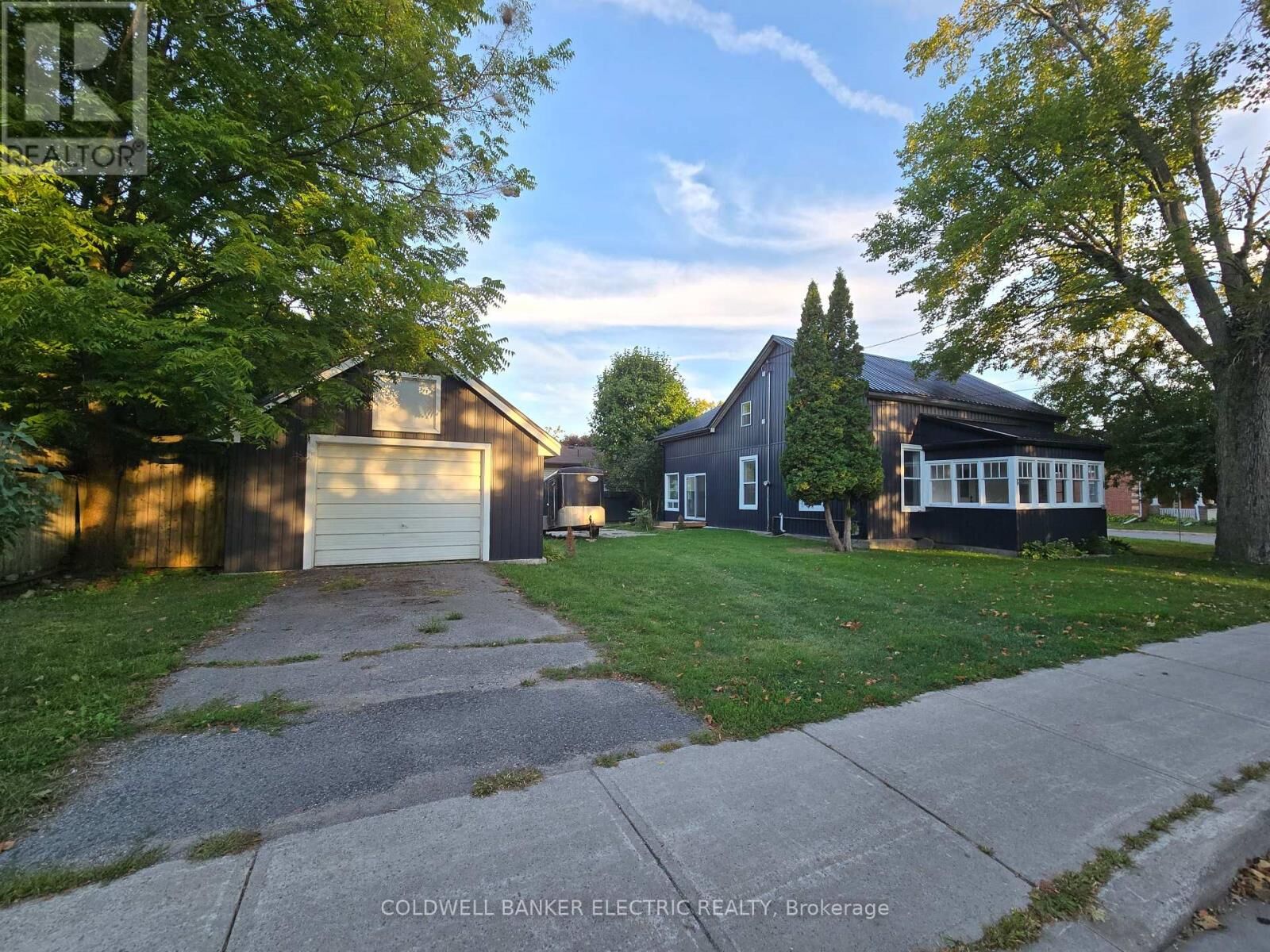 Property Photo: 65 Queen Street ON K0L 2V0