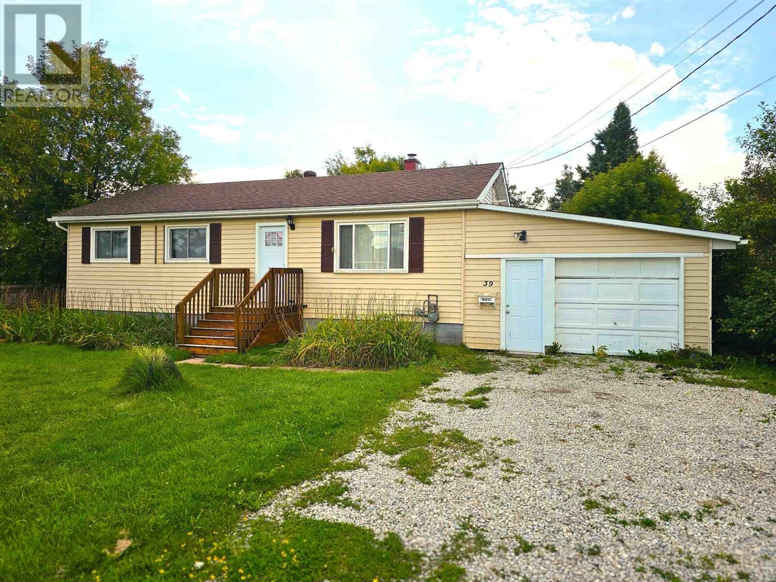 Photo de la propriété: 39 Chippewa St ON P6C 3A2