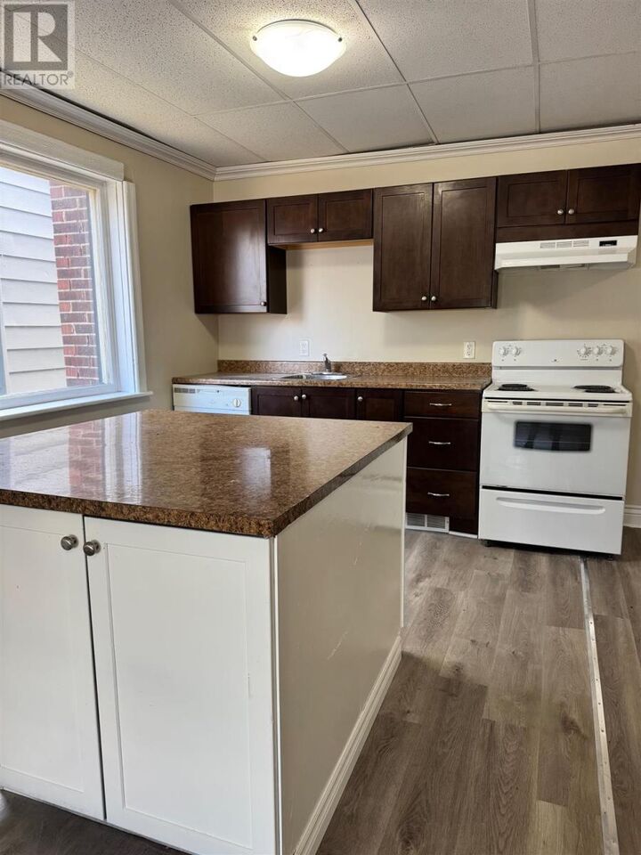 Photo de la propriété: 176 March St ON P6A 2Z7
