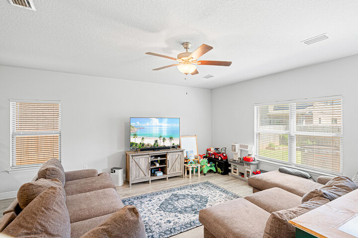 Property Photo: 107 Ridgeway Circle FL 32536