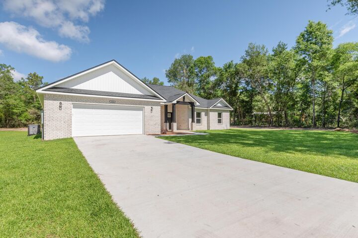 Property Photo: 5840 Phillip Road FL 32539