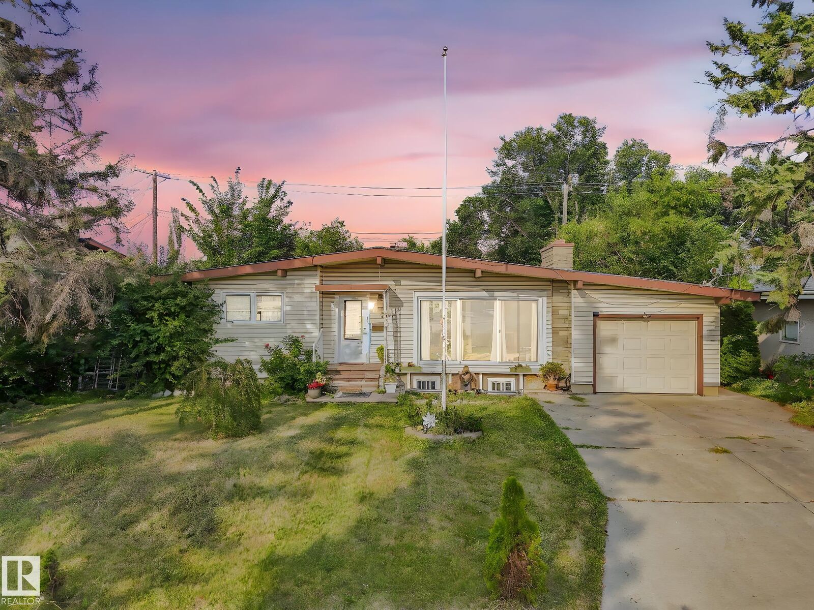 Property Photo: 9811 75 Street NW AB T6A 2Y8