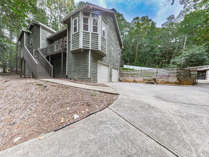 Property Photo: 819 Victoria Place GA 30189