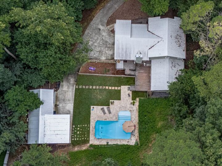 Property Photo:  819 Victoria Place  GA 30189 