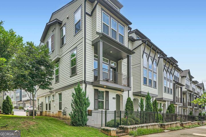 Property Photo: 816 S Columbia Drive GA 30030
