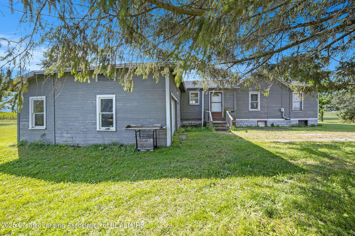 Property Photo: 611 S Wisner Road MI 48847