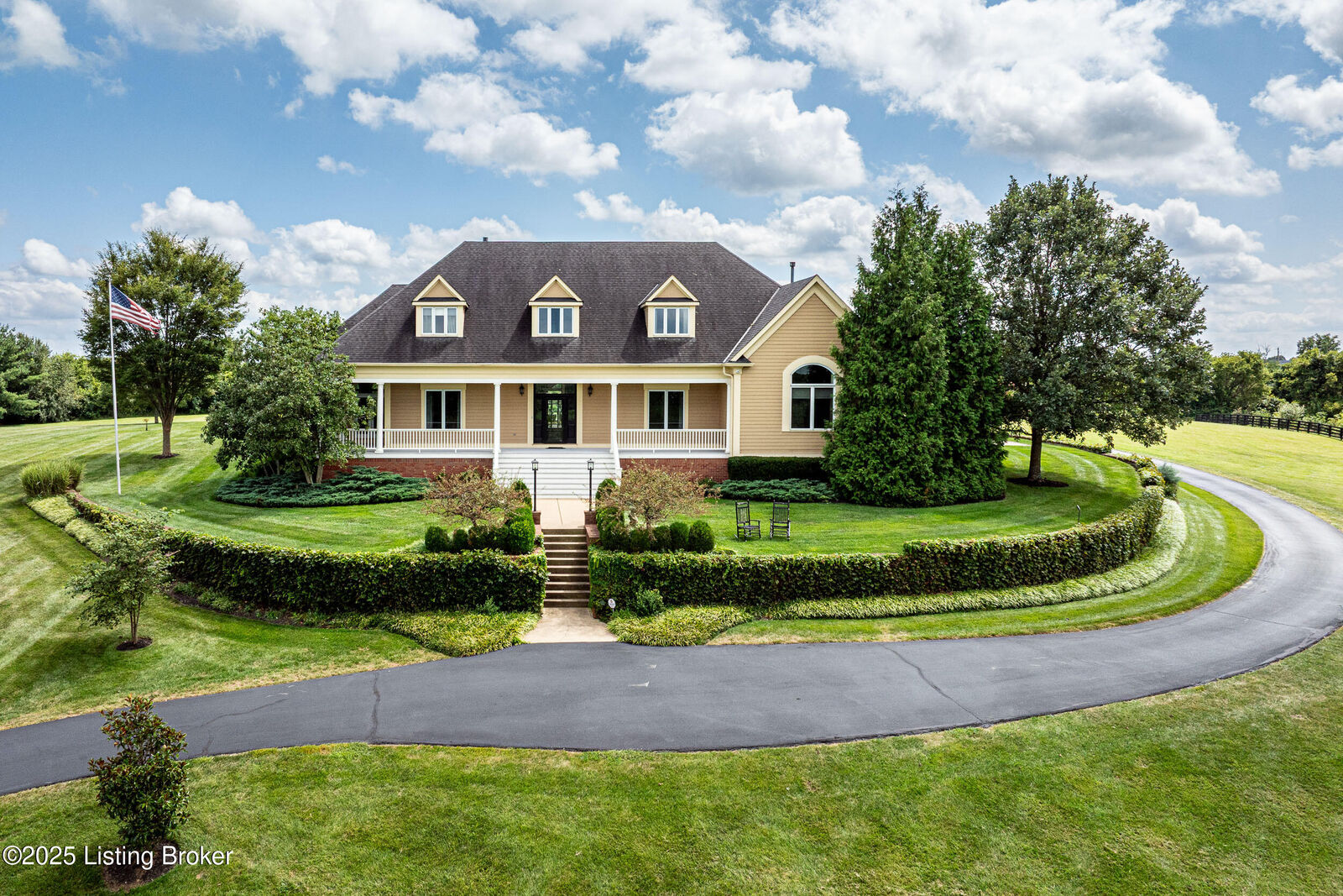 Property Photo:  1084 Majestic Oaks Way  KY 40067 