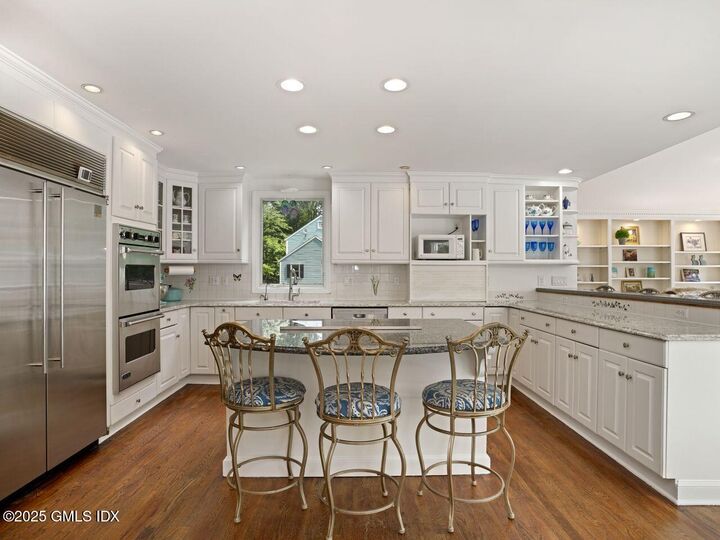 Property Photo:  239 E Hunting Ridge Road  CT 06903 