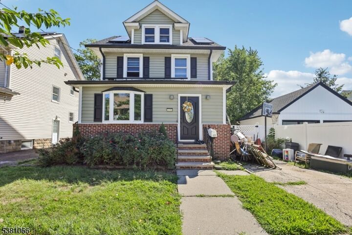 Property Photo:  315 Hemlock St  NJ 07204 