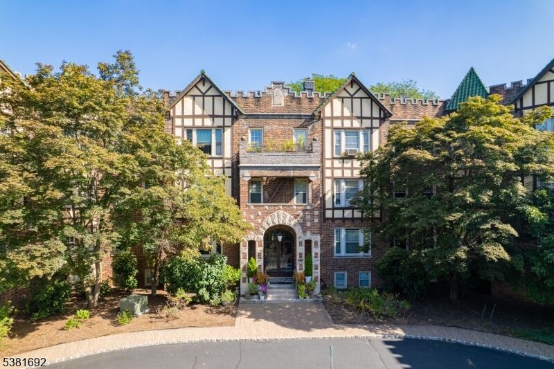 Property Photo:  4 Riverside Dr 203  NJ 07016 