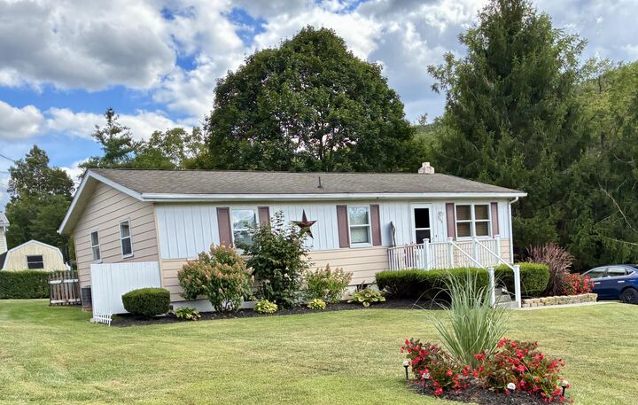 130 Mountain Crest Dr  White Sulphur Springs WV 24986 photo