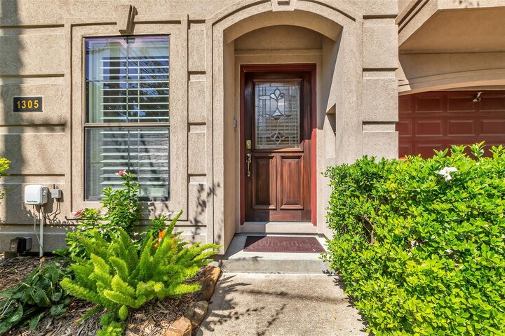 Property Photo:  1305 Studer Court  TX 77007 