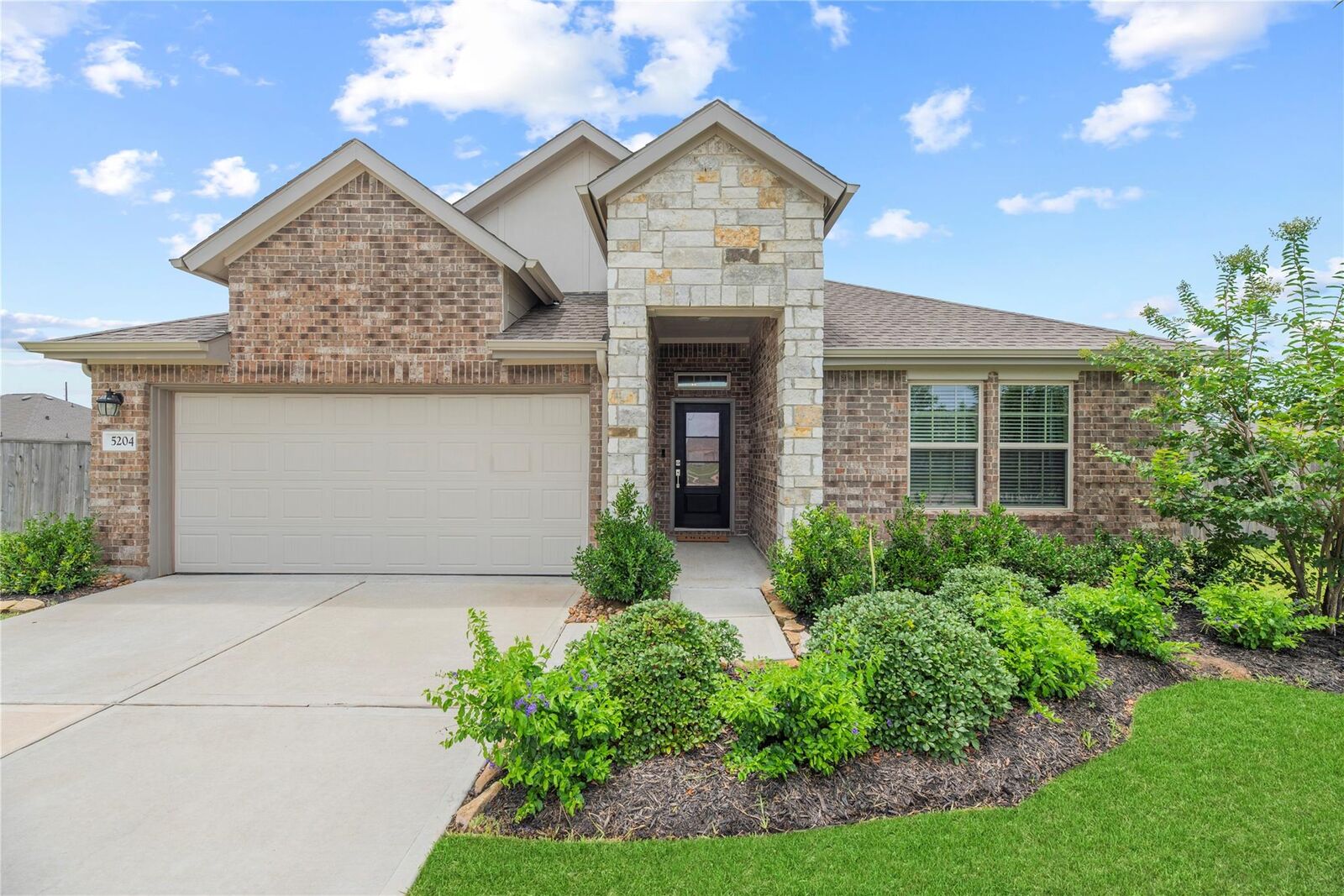 Property Photo: 5204 Rushing Brook Lane TX 77469