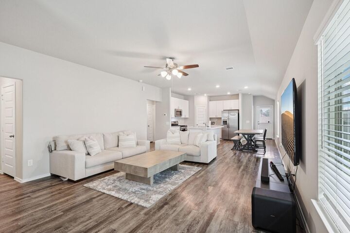 Property Photo: 10707 Bird Of Paradise Lane TX 77016