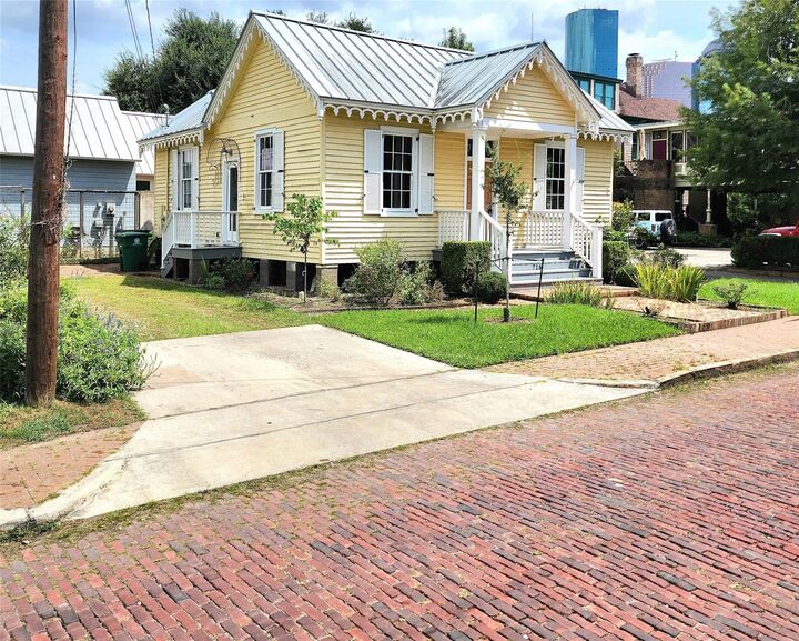 Property Photo:  716 Sabine Street  TX 77007 