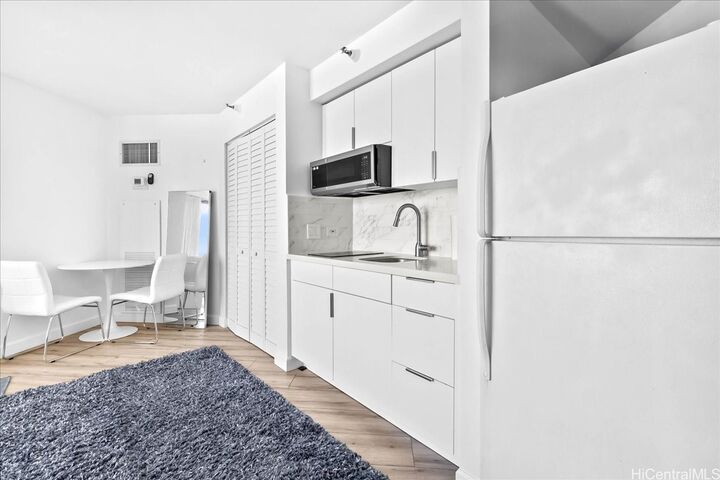 Property Photo:  300 Wai Nani Way I1505  HI 96815 
