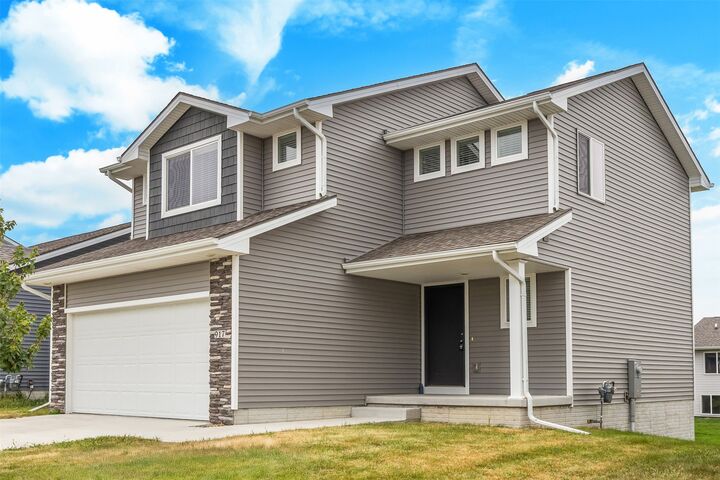 Property Photo: 917 Knoll Drive IA 50211