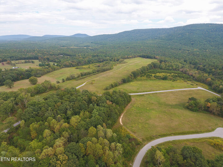 Property Photo:  Noah Lane  TN 38555 