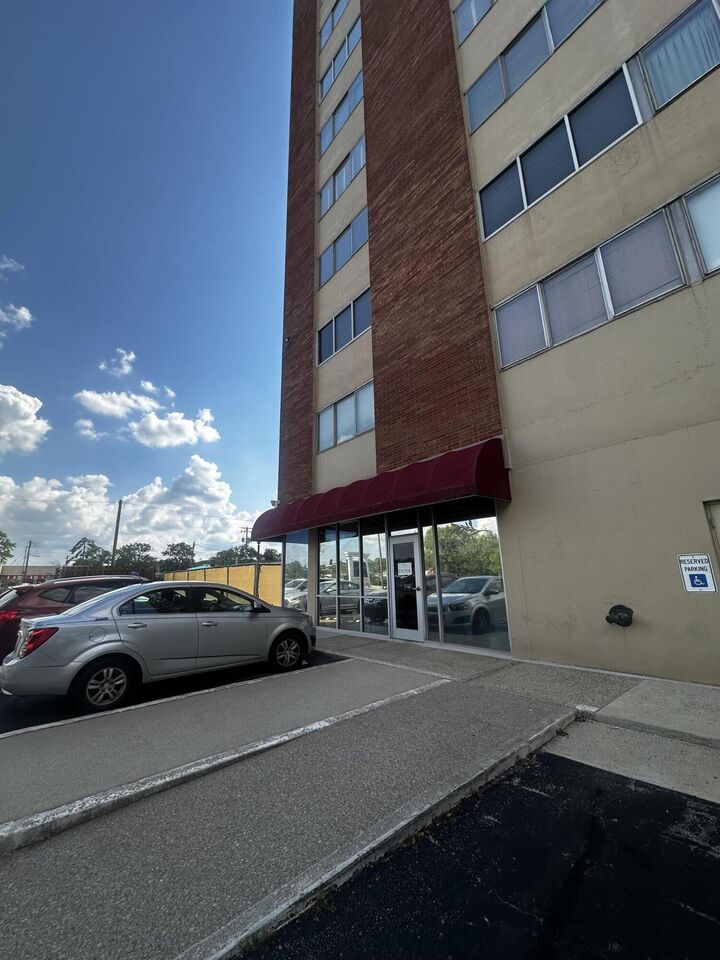 Property Photo:  2121 Nicholasville Road 103-106  KY 40503