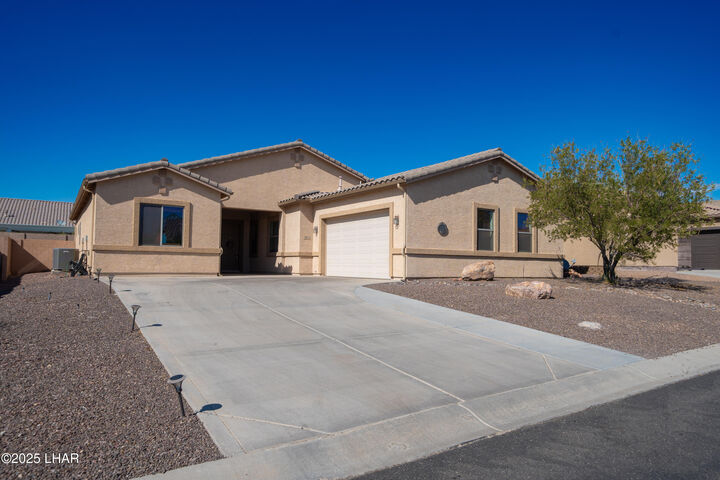 Property Photo: 1915 Savannah Dr AZ 86404