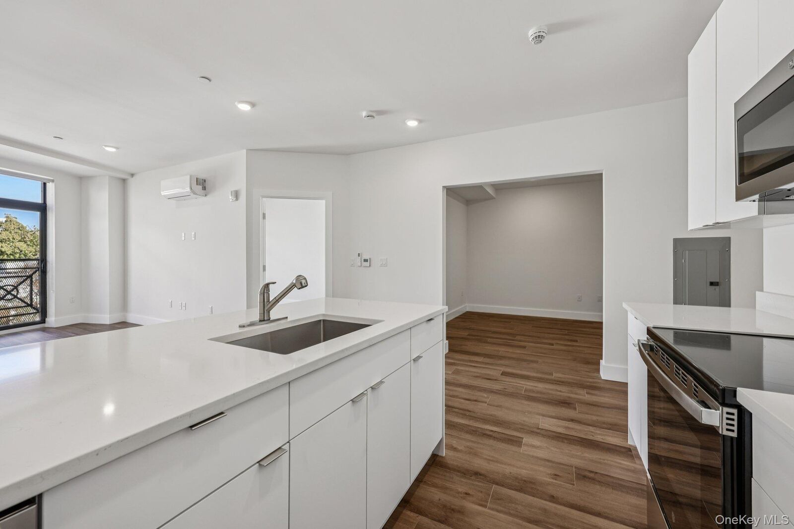 Property Photo: 199 E Post Road 404 NY 10601