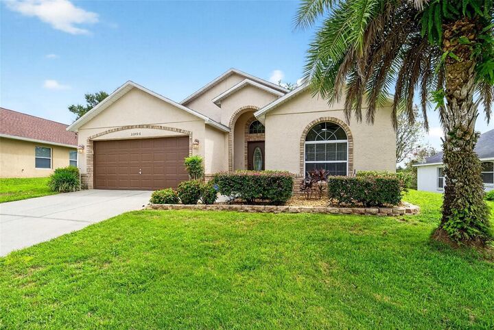 Property Photo: 25406 Divot Drive FL 32776