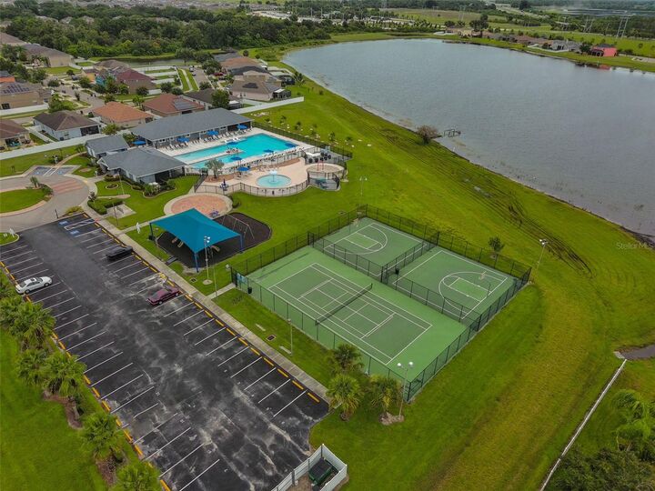 Property Photo:  2341 Roanoke Springs Drive  FL 33570 