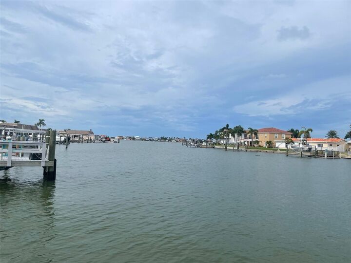 Property Photo:  543 Boca Ciega Point Boulevard N 2709  FL 33708 