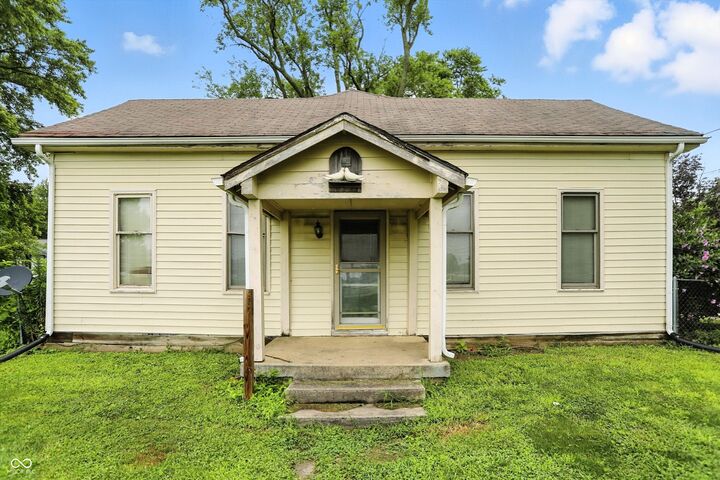 Property Photo:  614 N Union Street  IN 46074 
