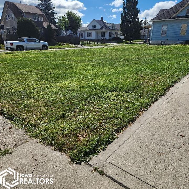 Property Photo:  604 W Boone Street  IA 50158 