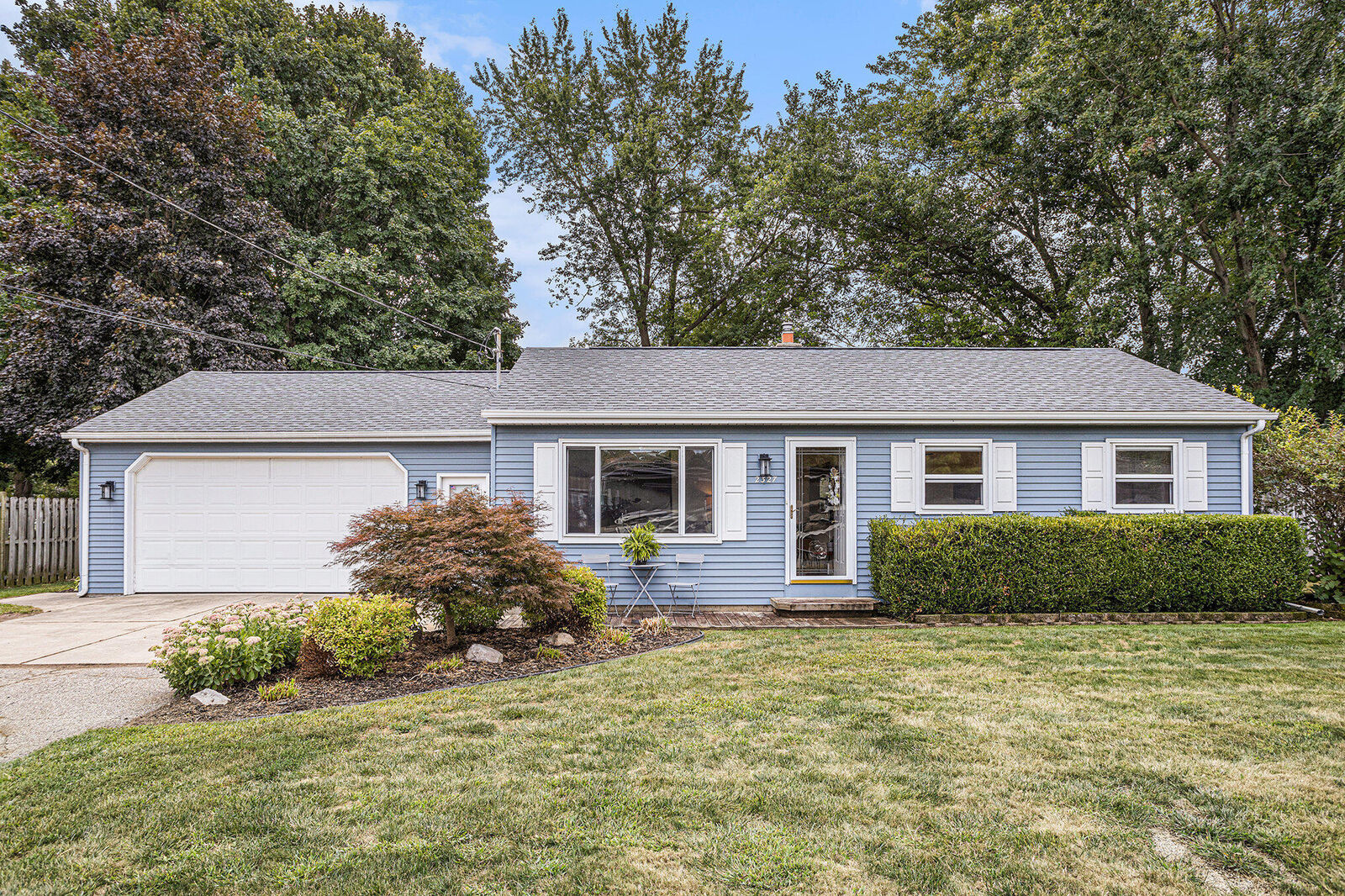Property Photo: 2327 Sugarloaf Avenue MI 49024