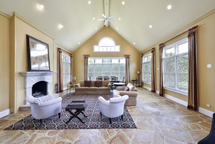 Property Photo:  110 Inverway  IL 60067 