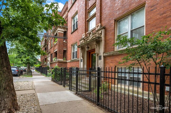 1015 W Ainslie Street 2  Chicago IL 60640 photo