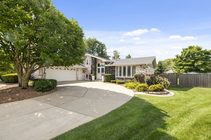 Property Photo:  8944 Fernwood Court  IL 60462 