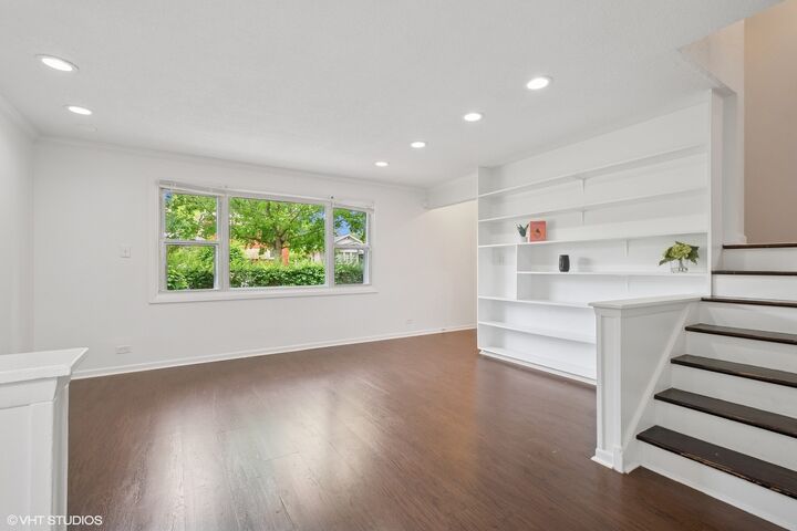 Property Photo: 2208 Foster Street IL 60201