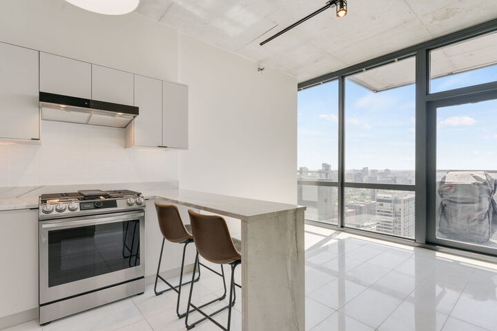 Property Photo: 235 W Van Buren Street 4004 IL 60607