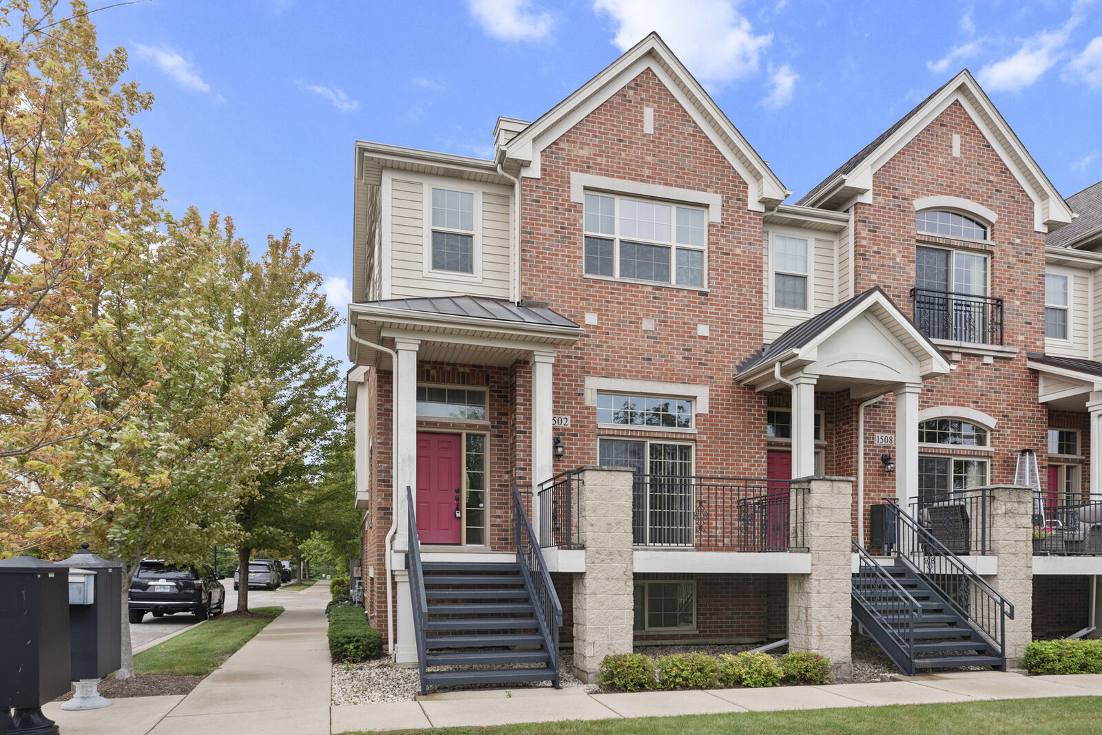 Property Photo: 1502 Lakeridge Court IL 60060