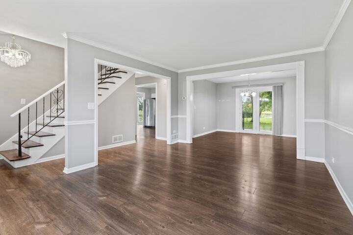 Property Photo: 951 Dearborn Circle IL 60188