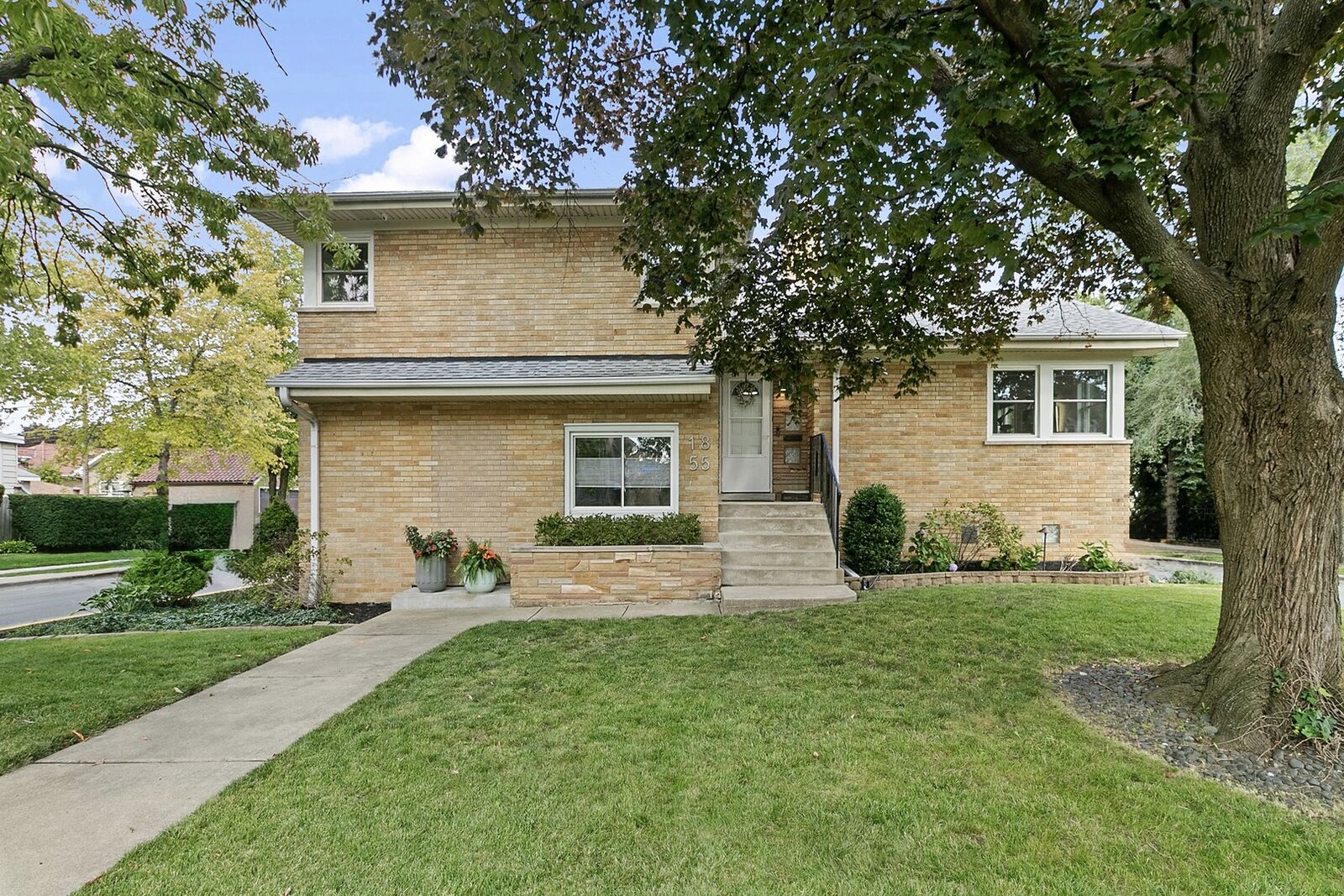 Property Photo: 1855 Ridgeland Avenue IL 60402