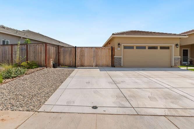 Property Photo: 906 Avalon Drive CA 95640