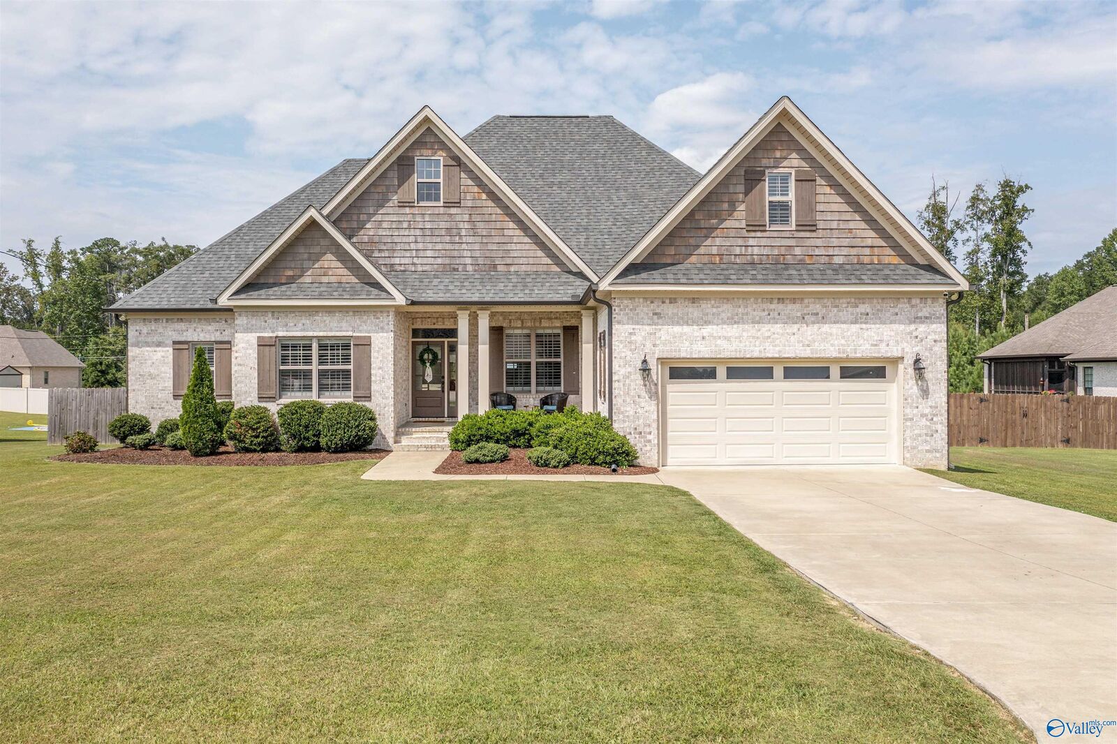 Property Photo:  120 Cottonwood Circle  AL 35901 