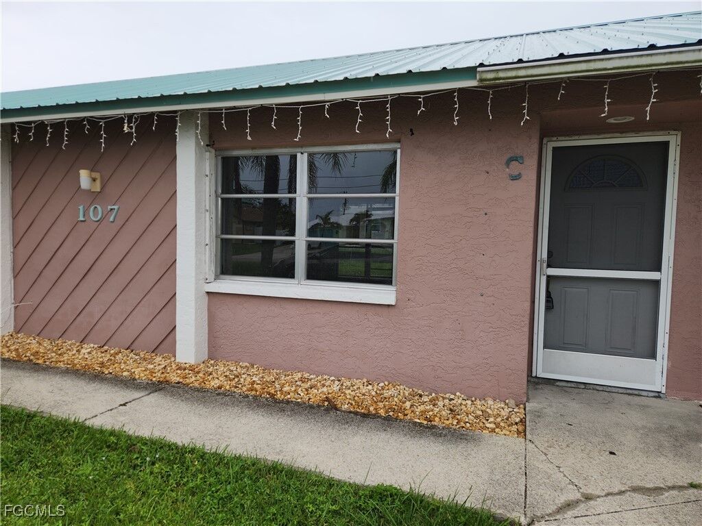 Property Photo: 107 SW 16th Terrace C FL 33990