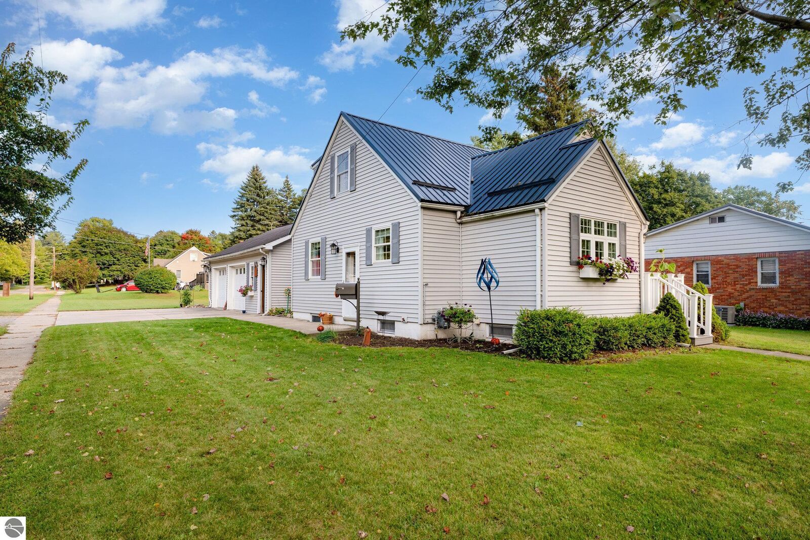 Property Photo:  501 S Franklin Street  MI 48880 