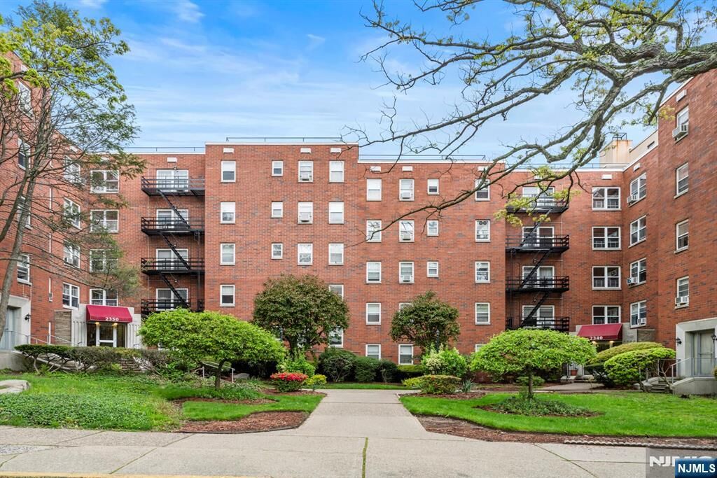 Property Photo:  2350 Linwood Avenue 2E  NJ 07024 