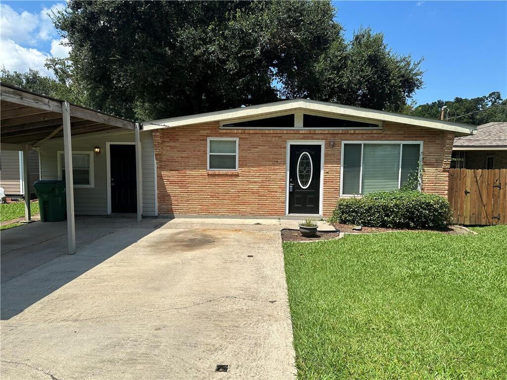 Property Photo:  724 Oak Avenue  LA 70094 