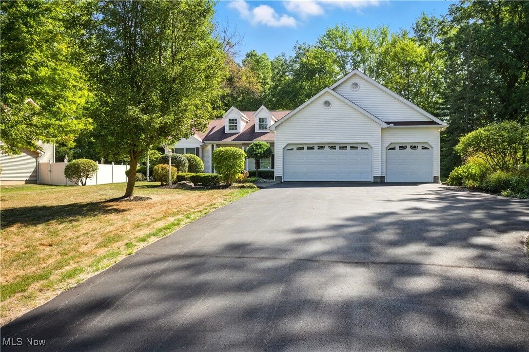 Property Photo: 1750 Portal Drive NE OH 44484