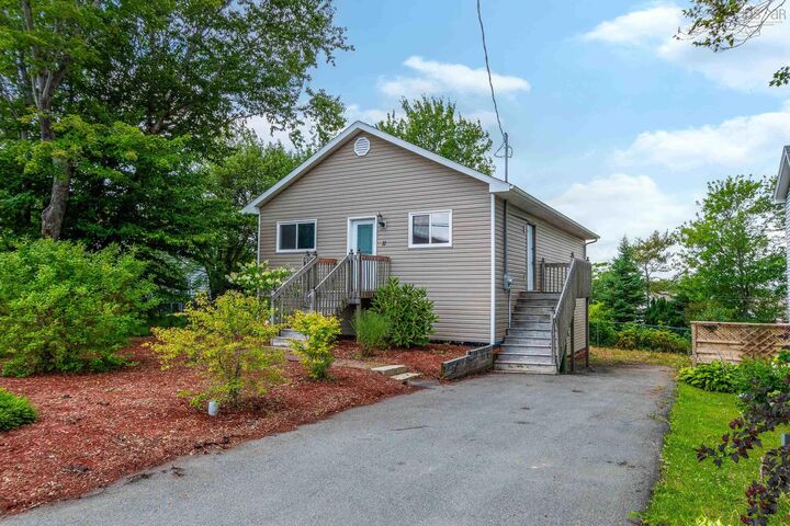 11 Fourth Street  Dartmouth NS B2X 1Y1 photo