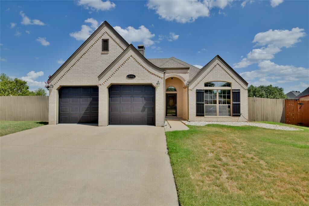 Property Photo: 1303 Preston Trail Court TX 76048