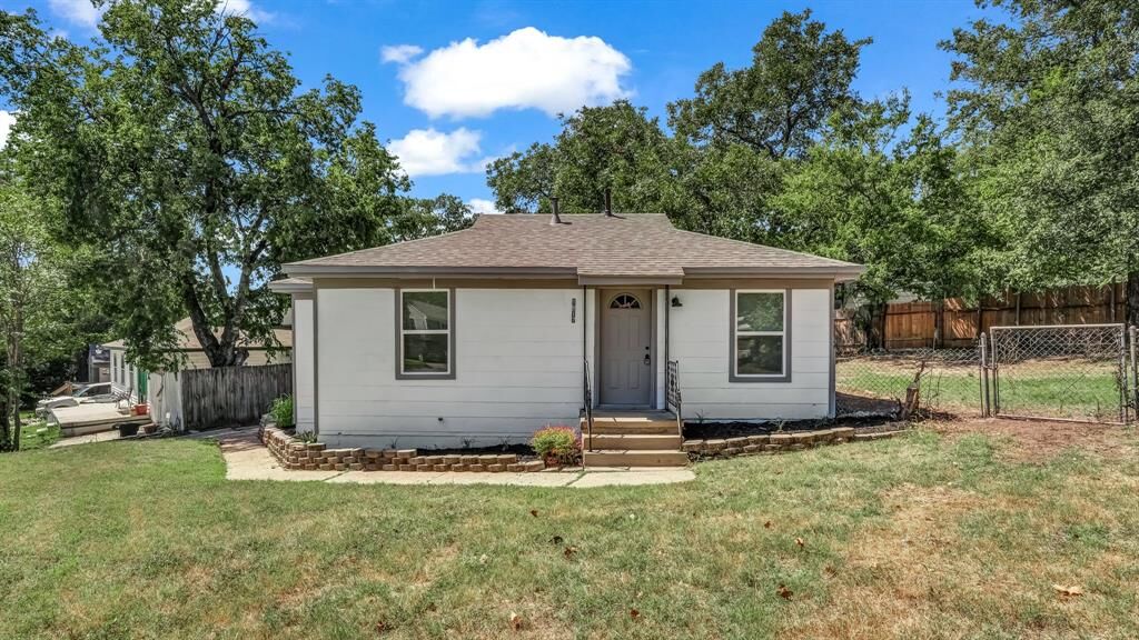 Property Photo:  1617 Montrose Drive  TX 76114 