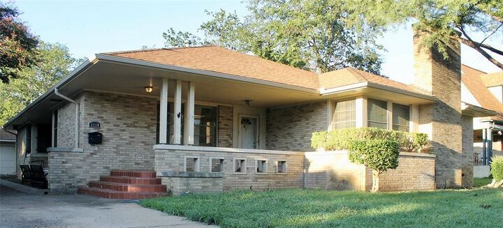Property Photo:  1114 W Walker Street  TX 75020 